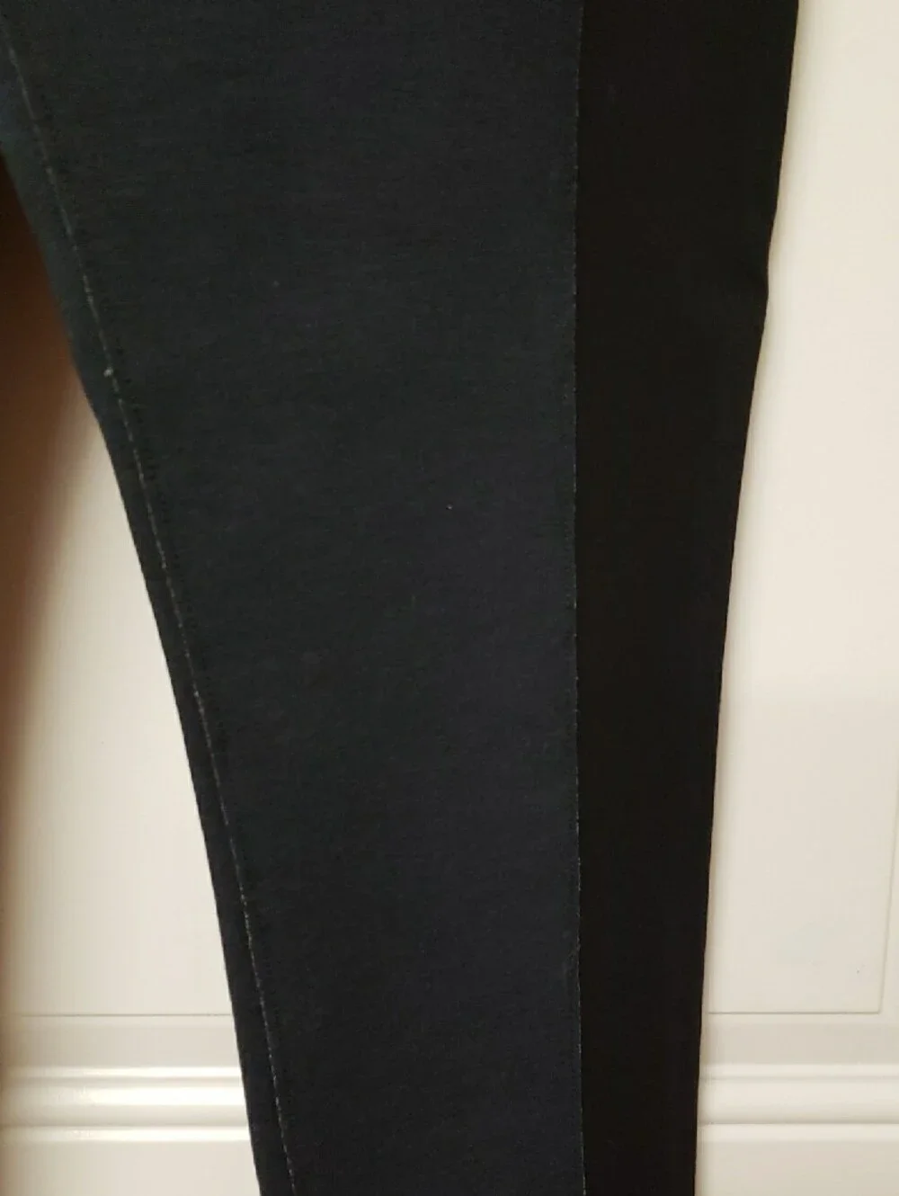 NWT Elie Tahari Navy and Black Ponte Skinny Pants Retail $198
